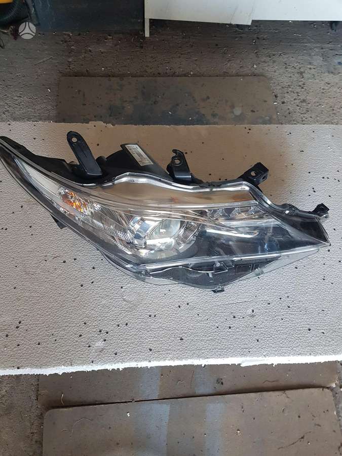 Toyota Auris kėbulo dalys