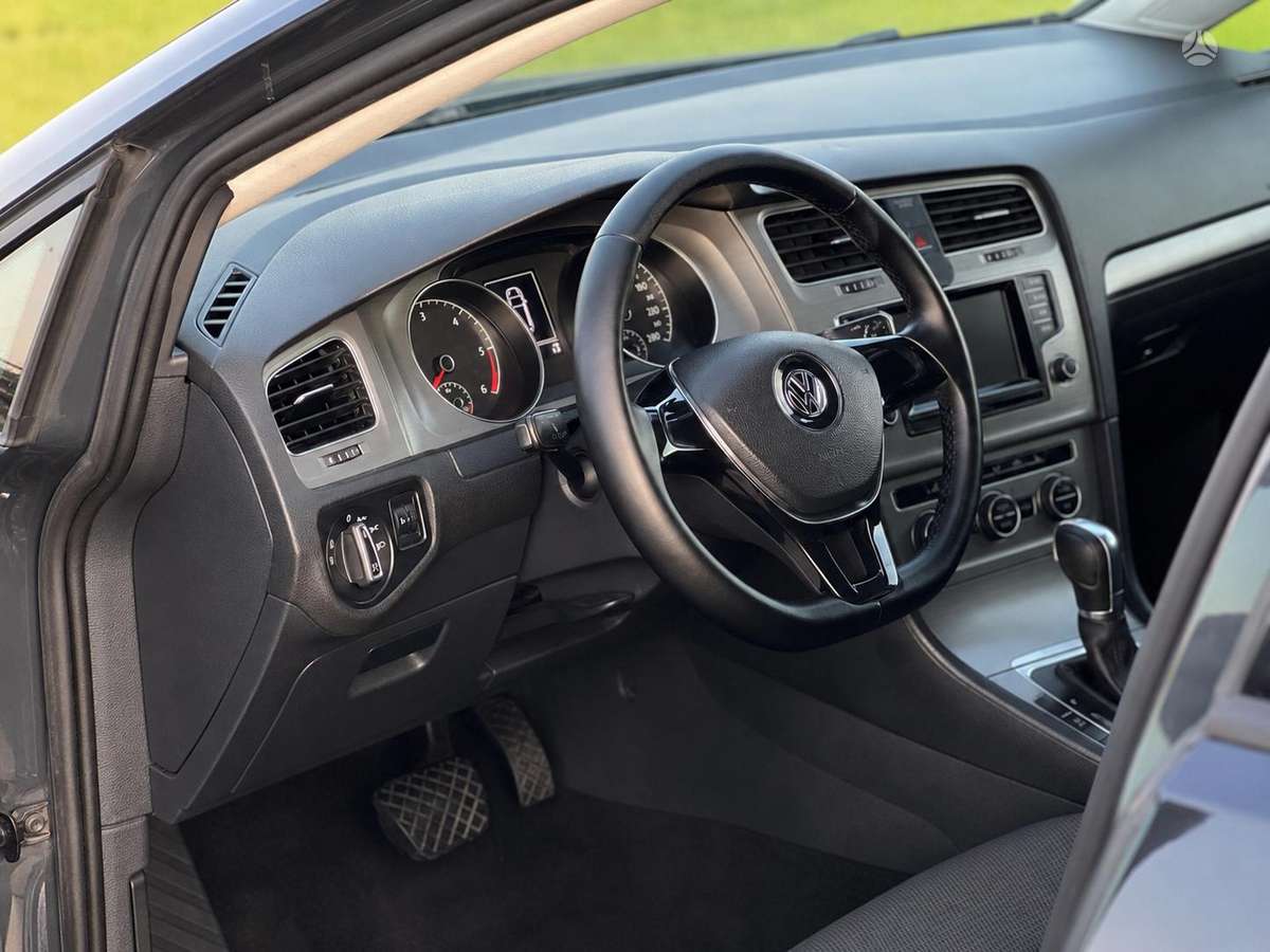 Volkswagen Golf - 6