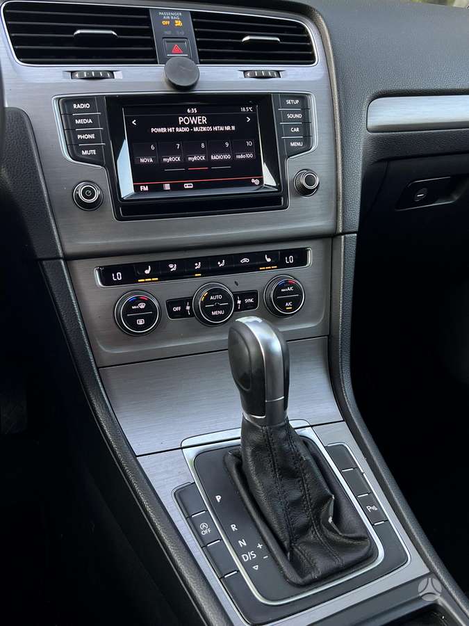 Volkswagen Golf - 8