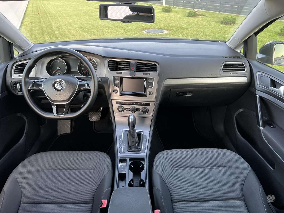 Volkswagen Golf - 5