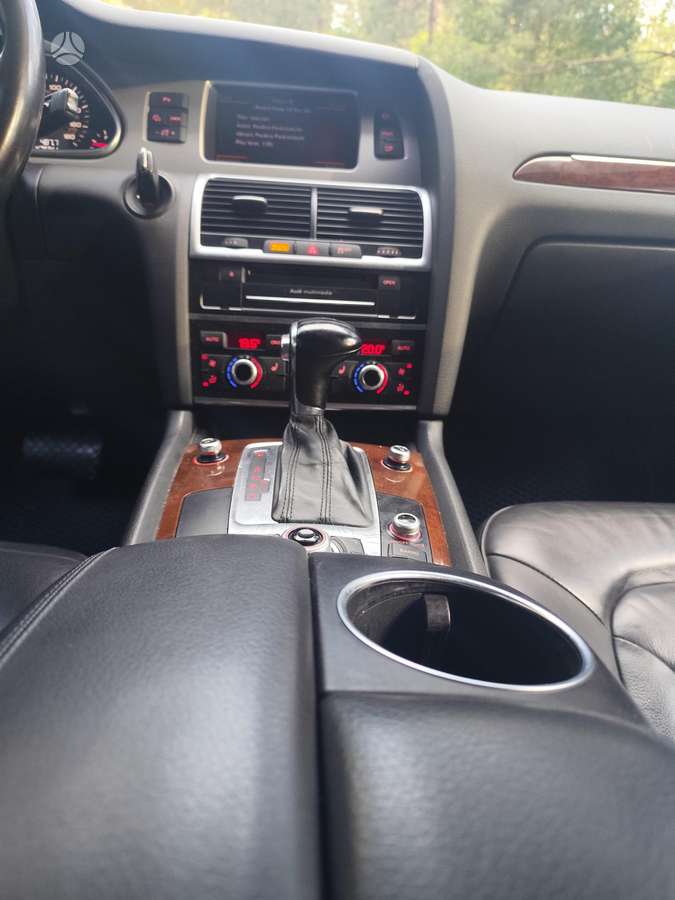 Audi Q7, 3.0 l., off-road / crossover