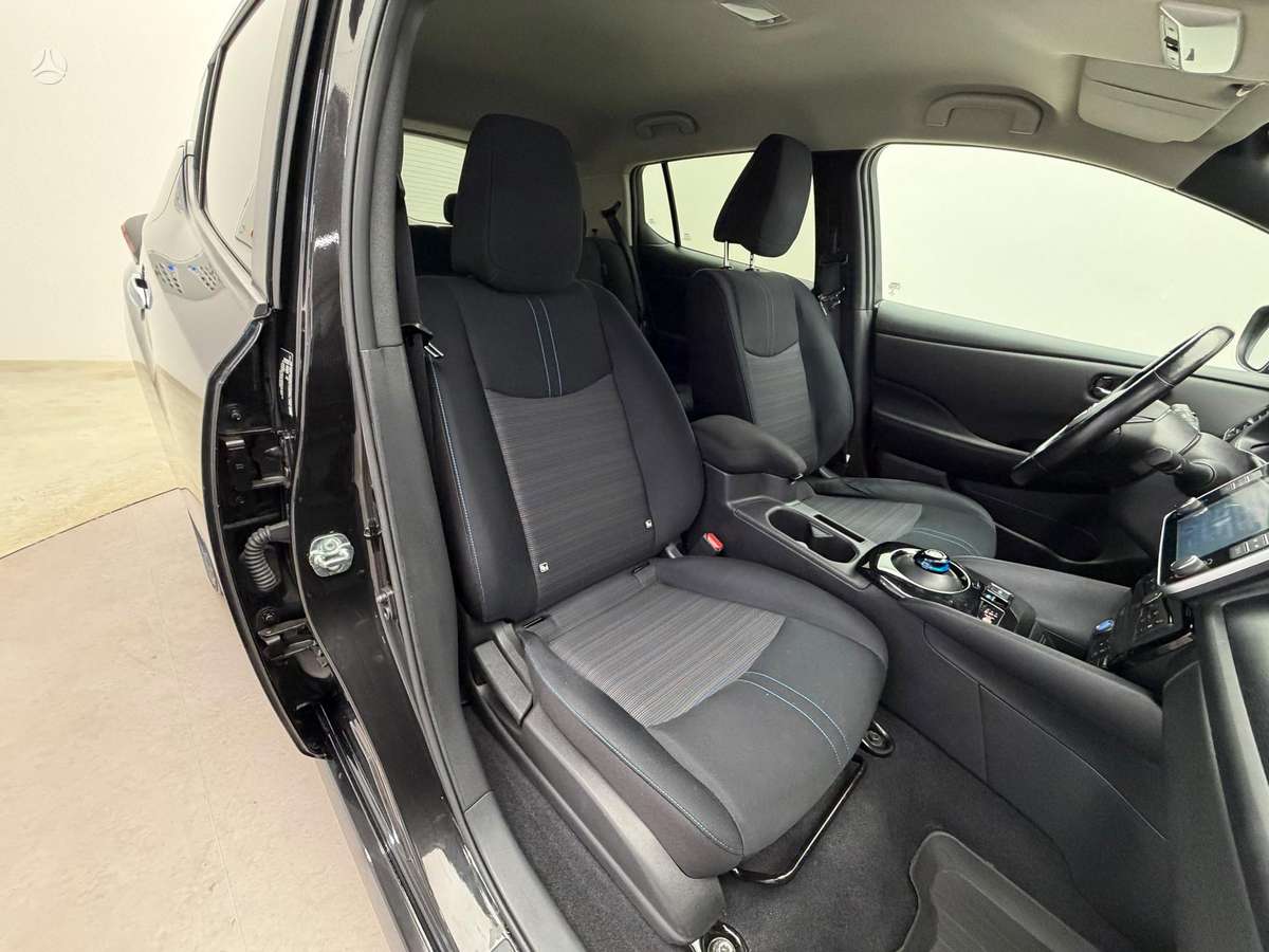 Nissan Leaf, 40 kWh, hatchback