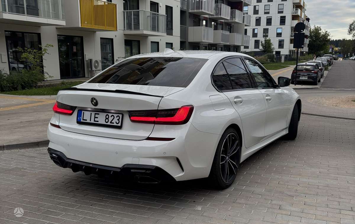 BMW 330, 2.0 l., Седан