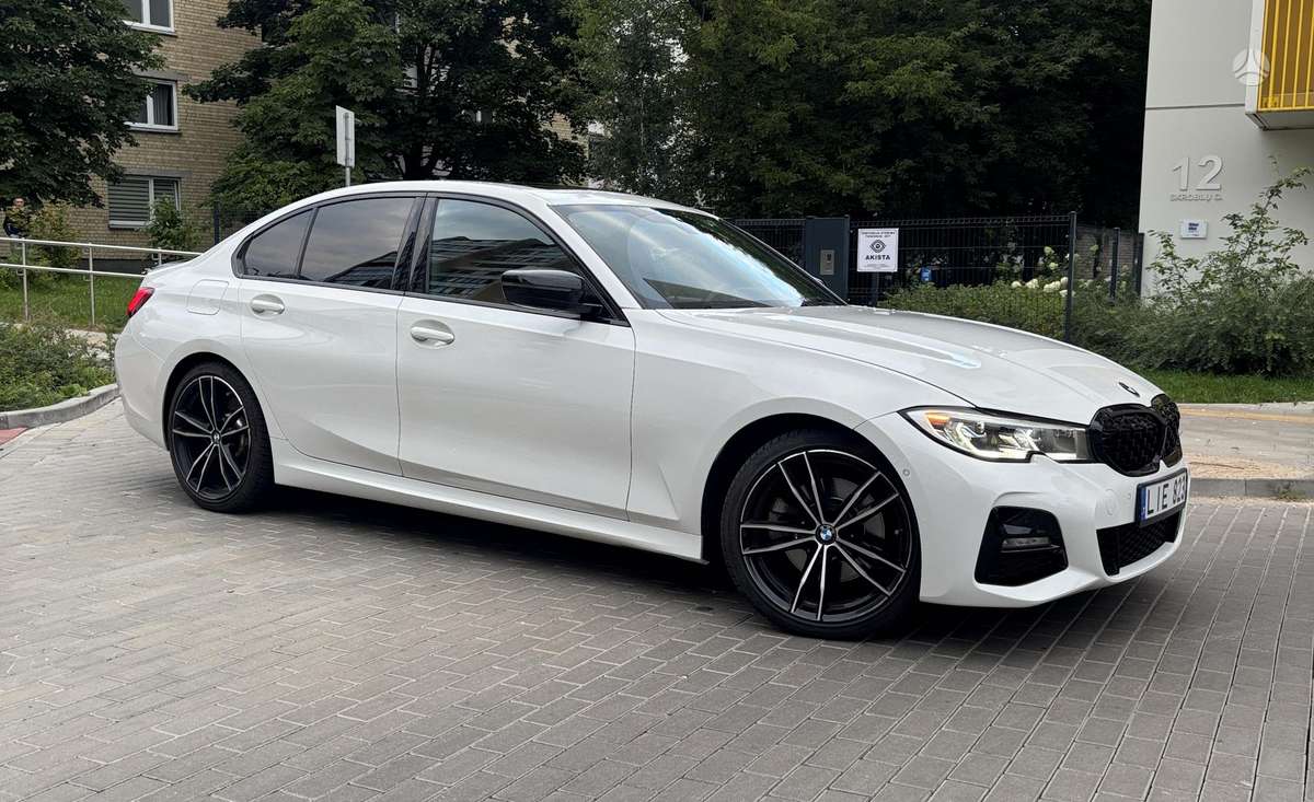 BMW 330, 2.0 l., Седан