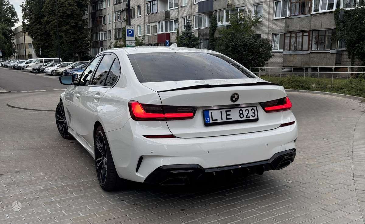 BMW 330, 2.0 l., Седан