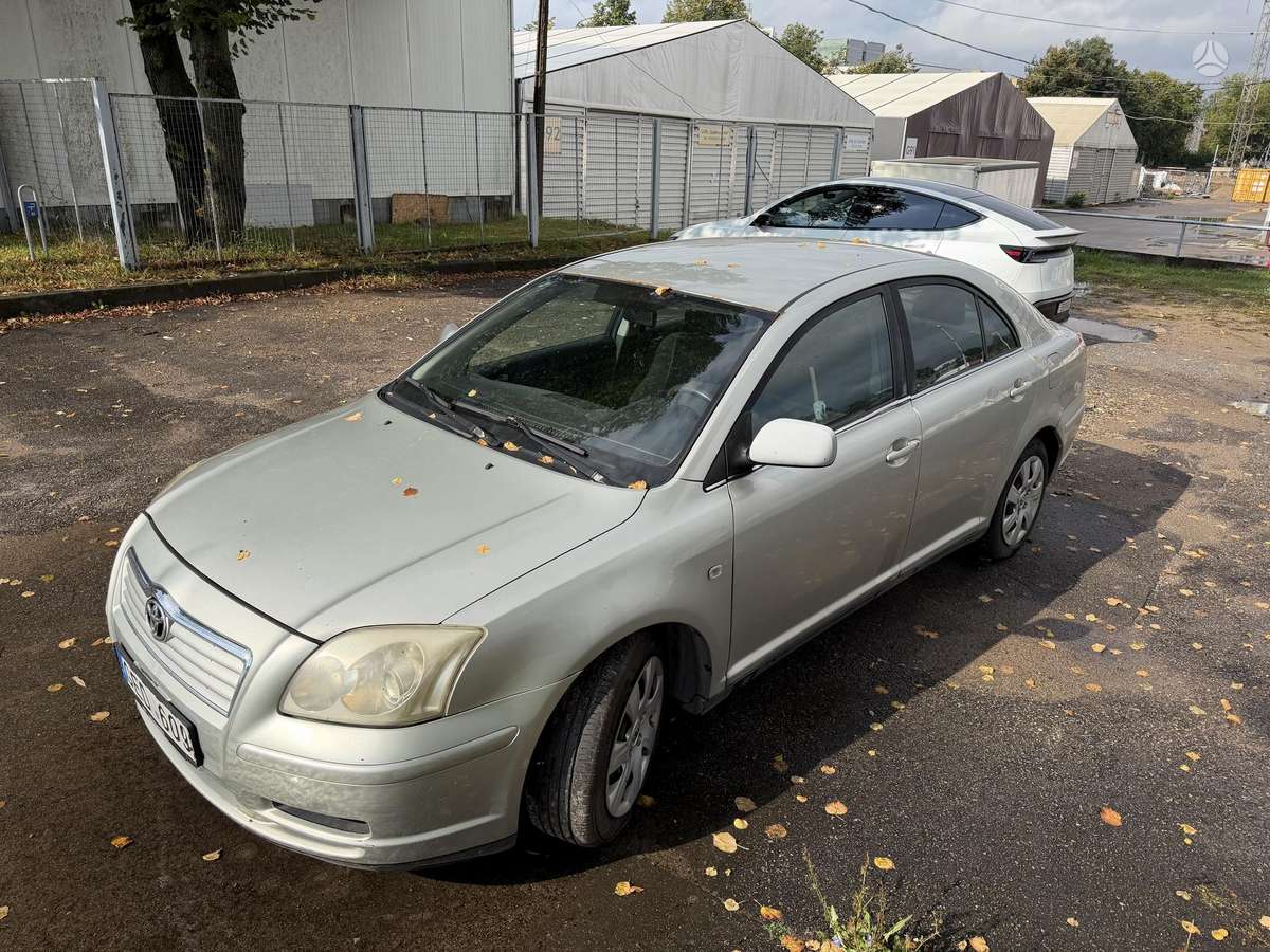 Toyota Avensis - 1
