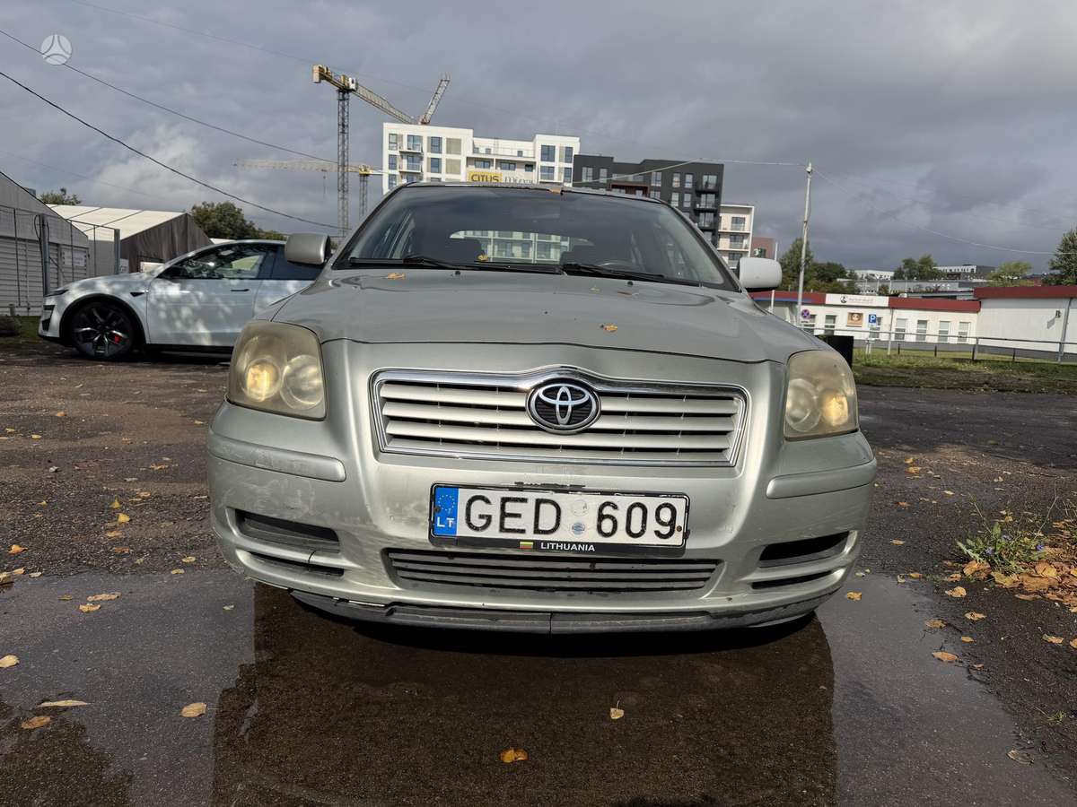 Toyota Avensis - 2