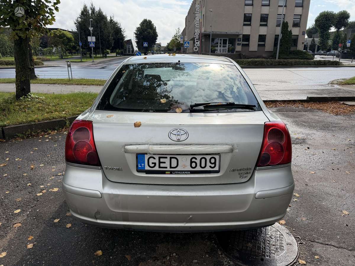 Toyota Avensis - 7