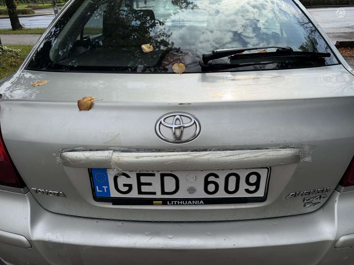 Toyota Avensis - 8