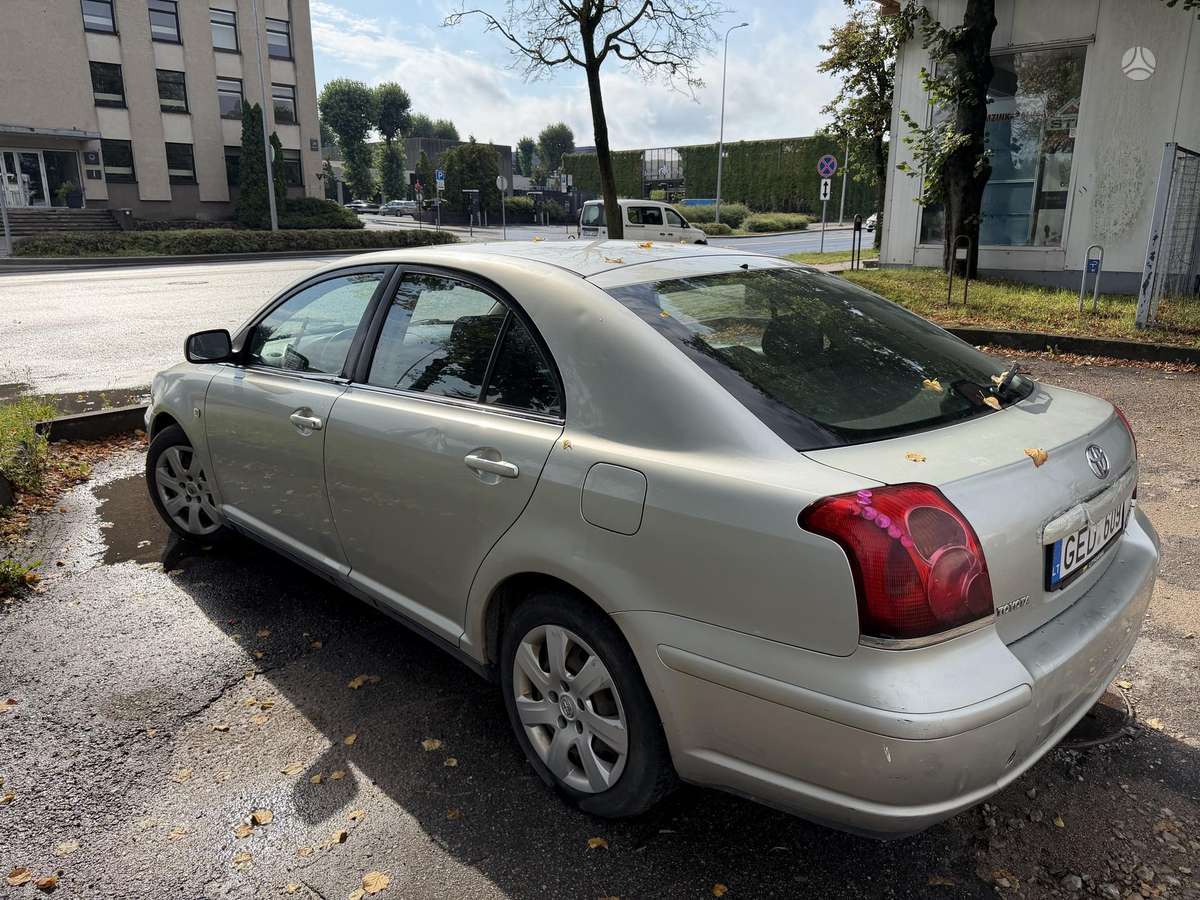 Toyota Avensis - 9