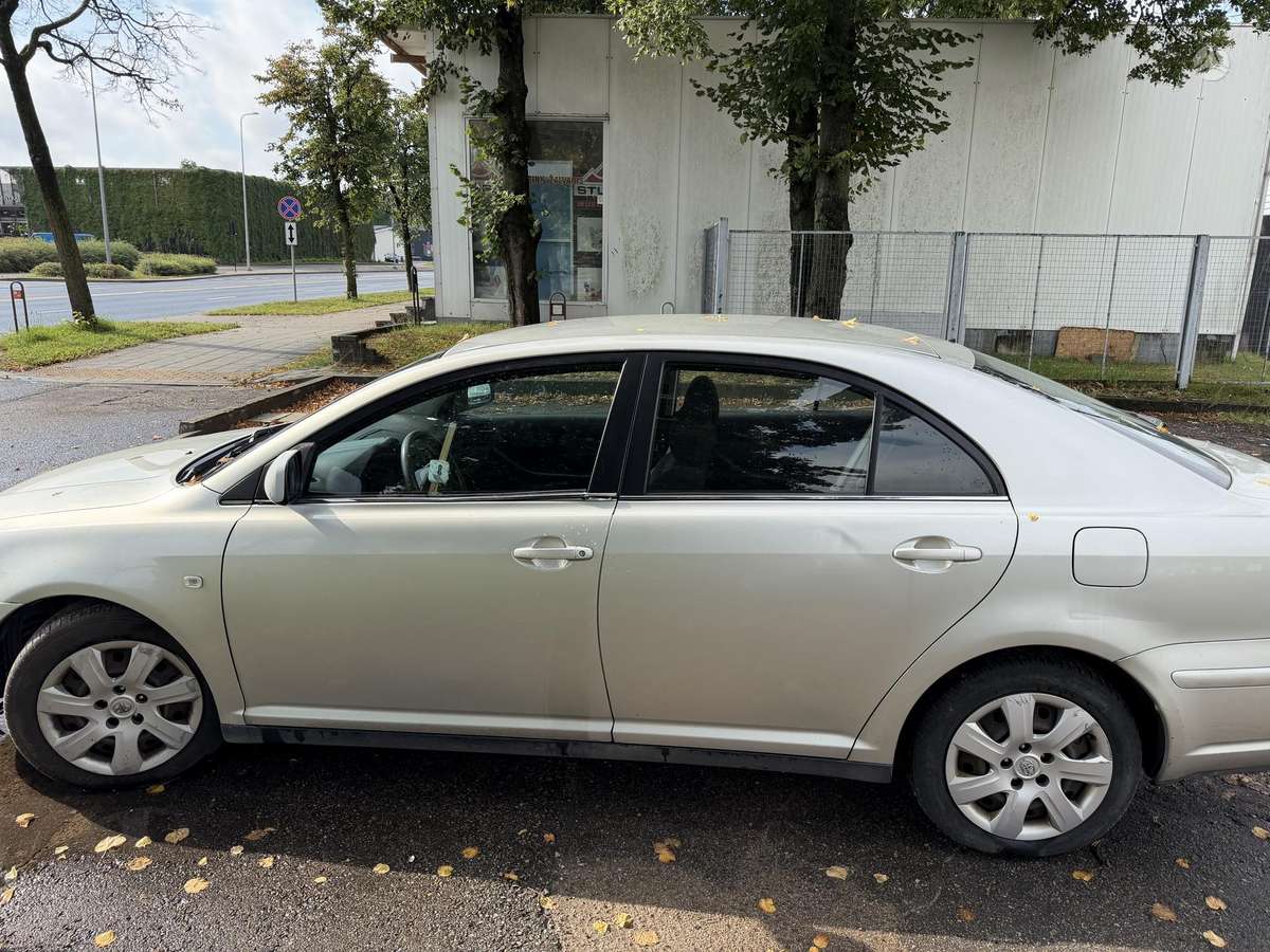 Toyota Avensis - 10