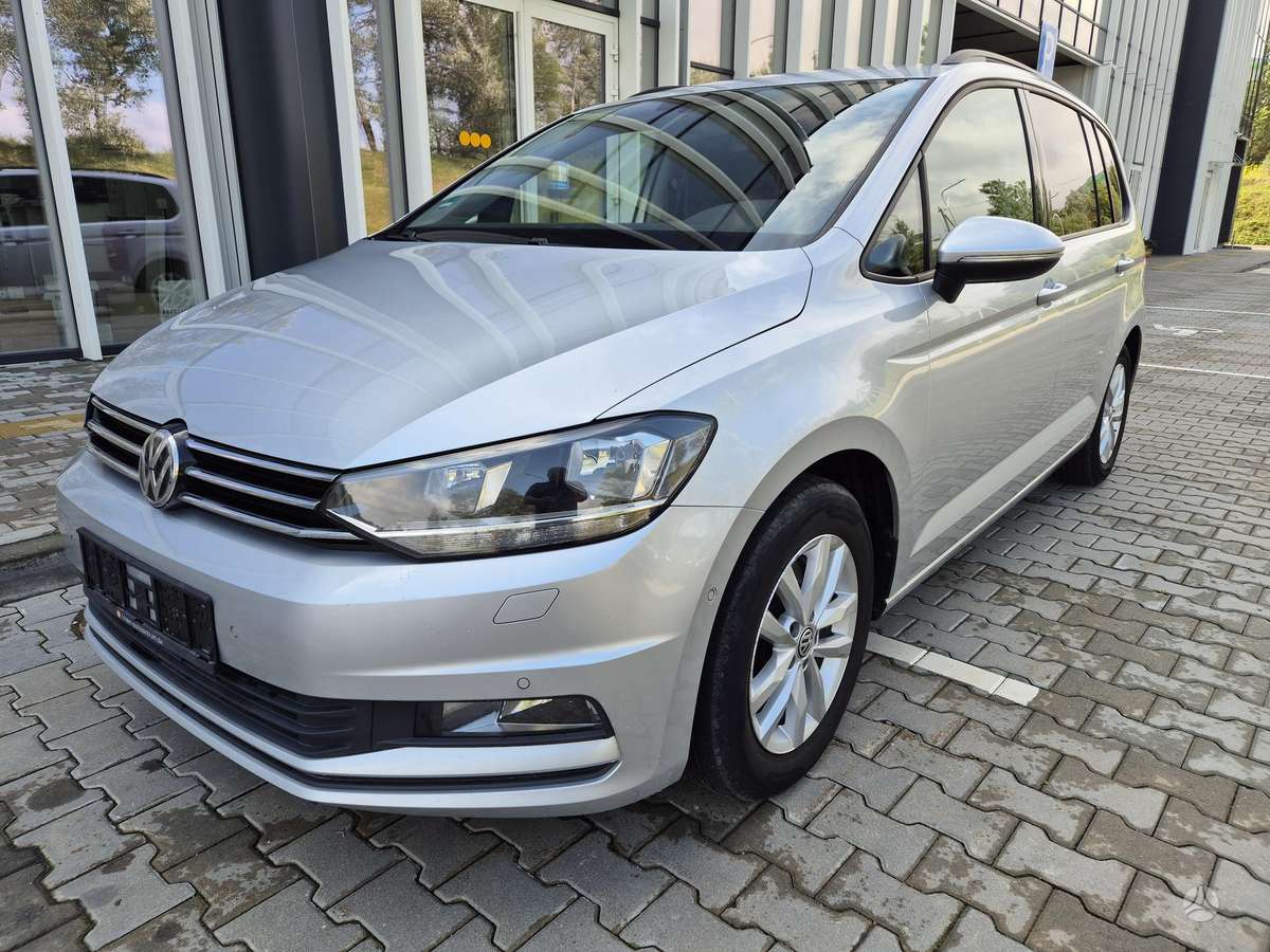 Volkswagen Touran - 1