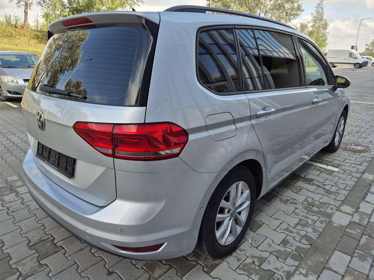 Volkswagen Touran - 5