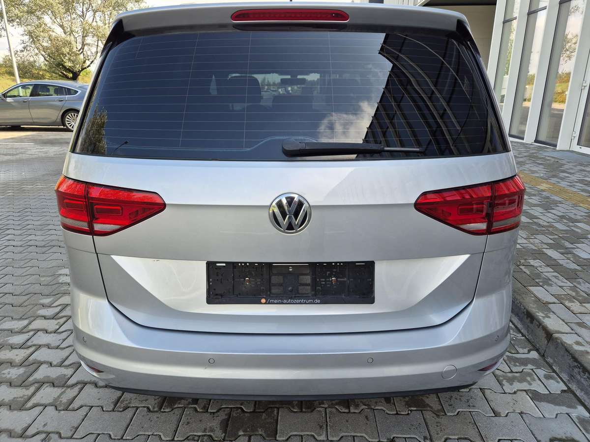 Volkswagen Touran - 6