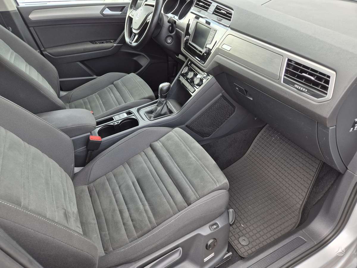 Volkswagen Touran - 10