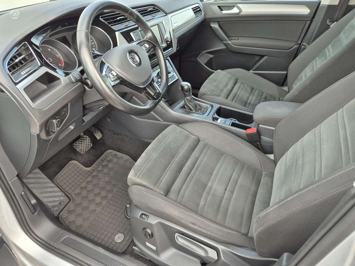 Volkswagen Touran - 12
