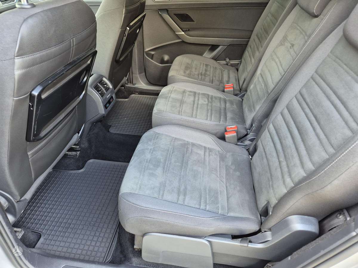 Volkswagen Touran - 11