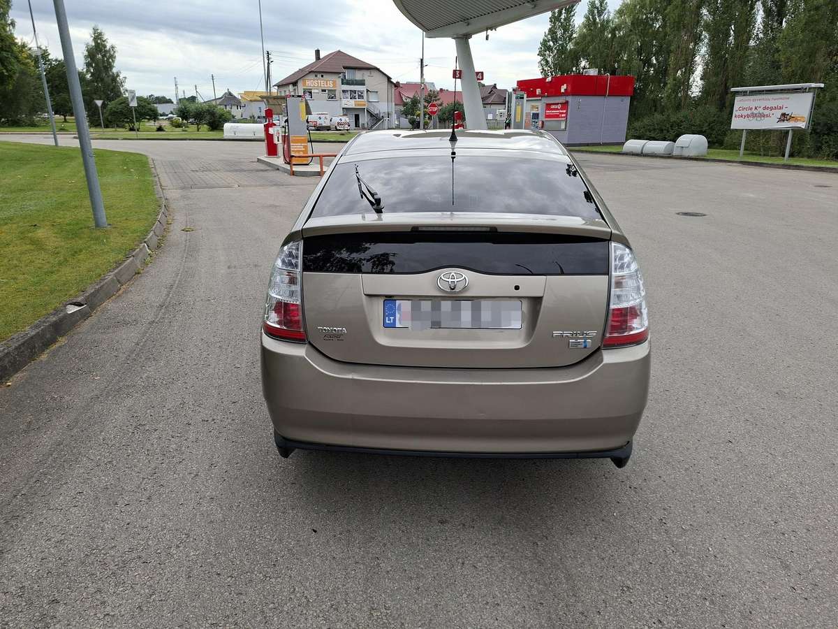 Toyota Prius - 3