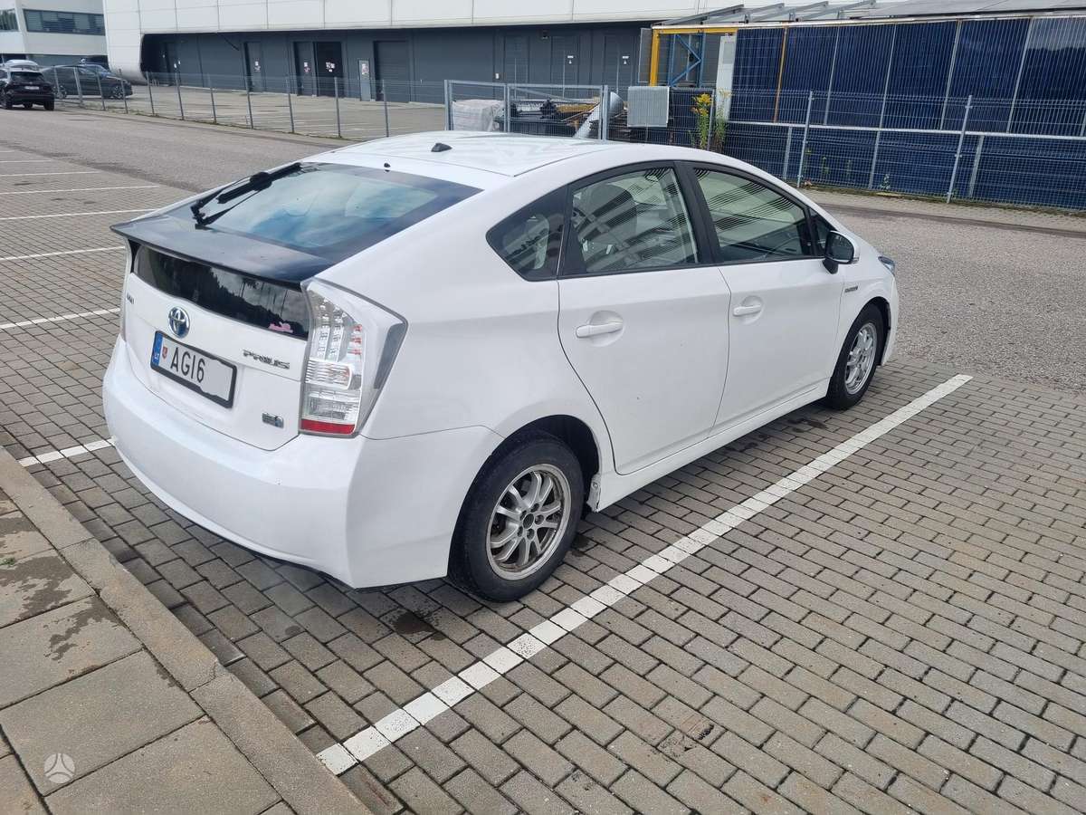 Toyota Prius - 3