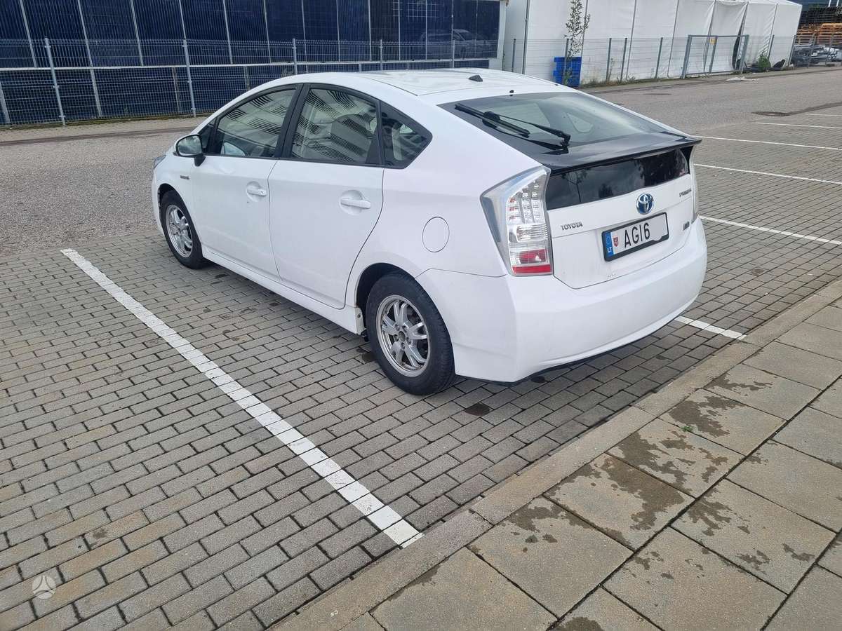 Toyota Prius - 4