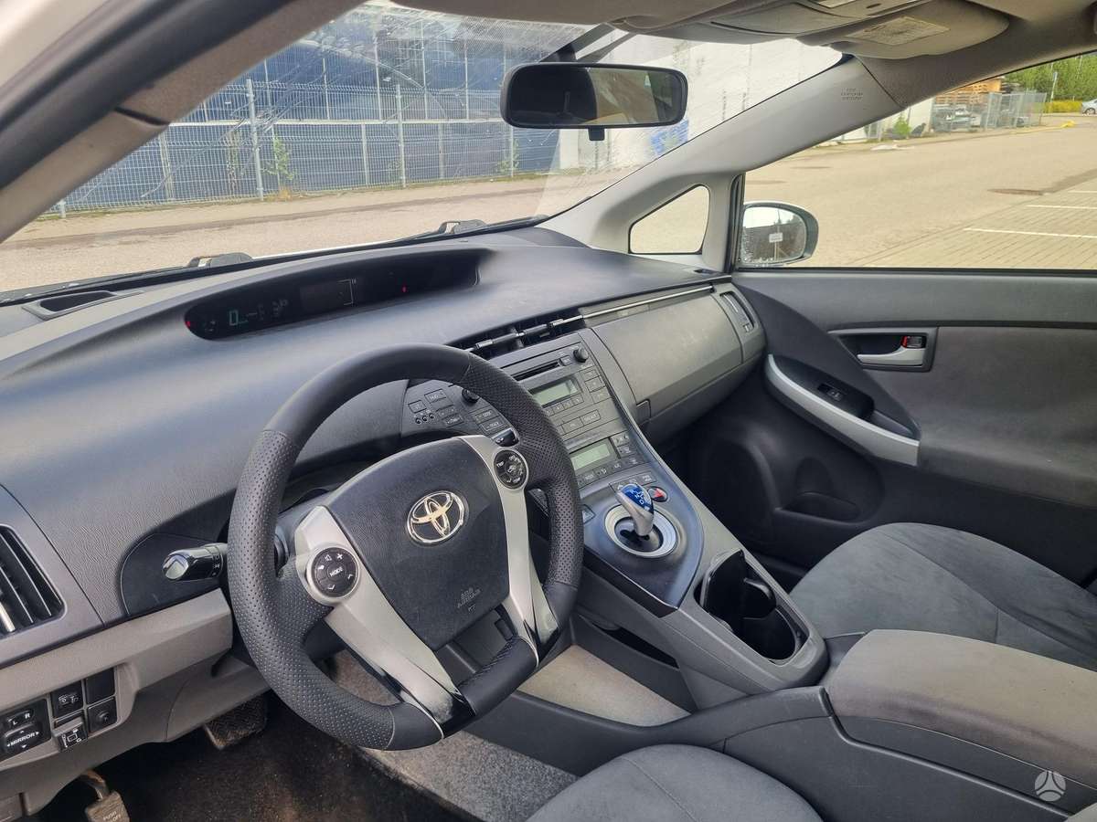 Toyota Prius - 5