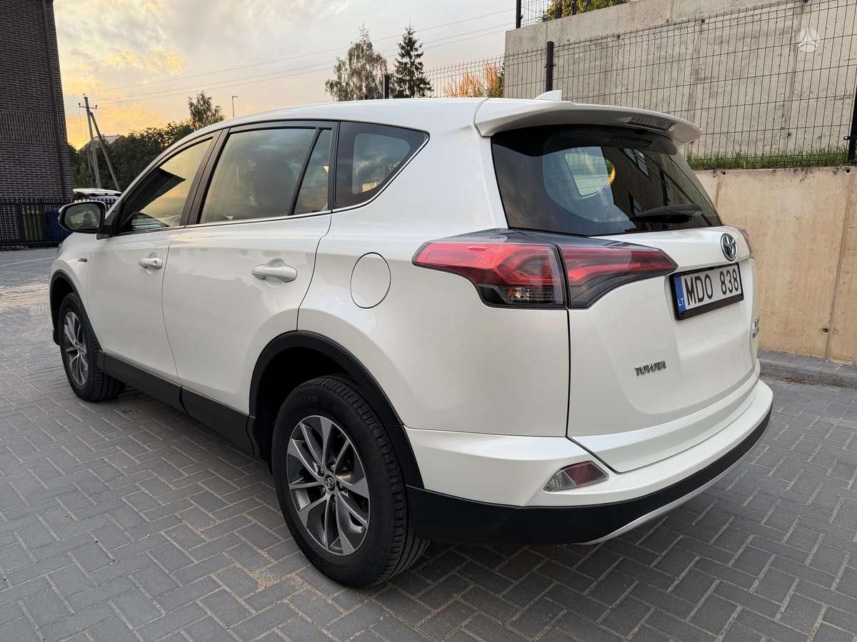 Toyota RAV4 - 8