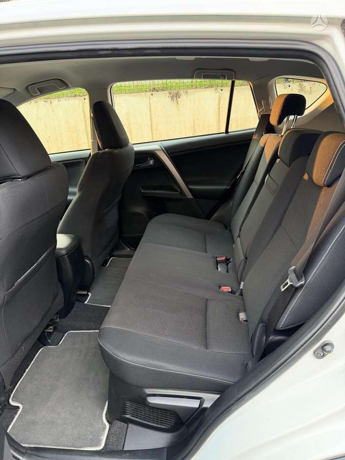 Toyota RAV4 - 10