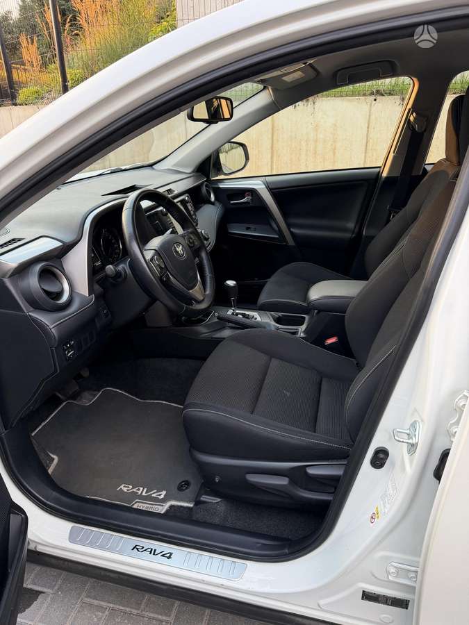 Toyota RAV4 - 9