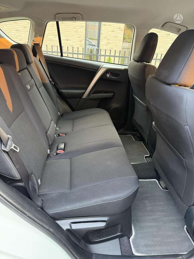 Toyota RAV4 - 11