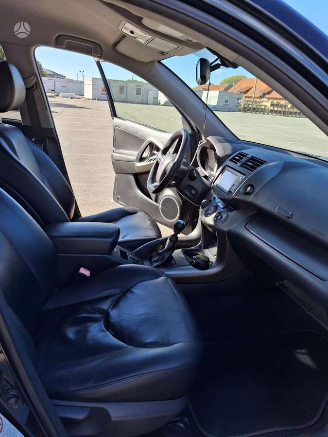 Toyota RAV4 - 8