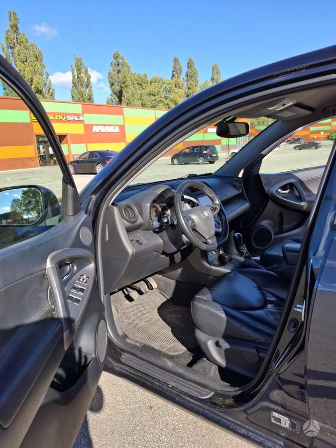 Toyota RAV4 - 9