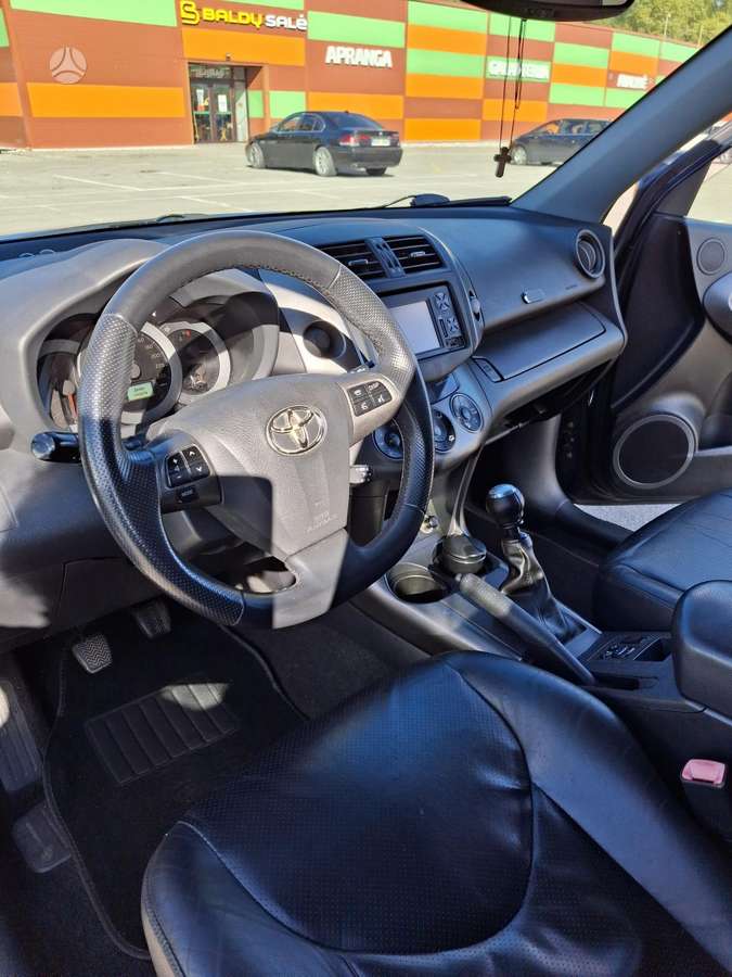 Toyota RAV4 - 10