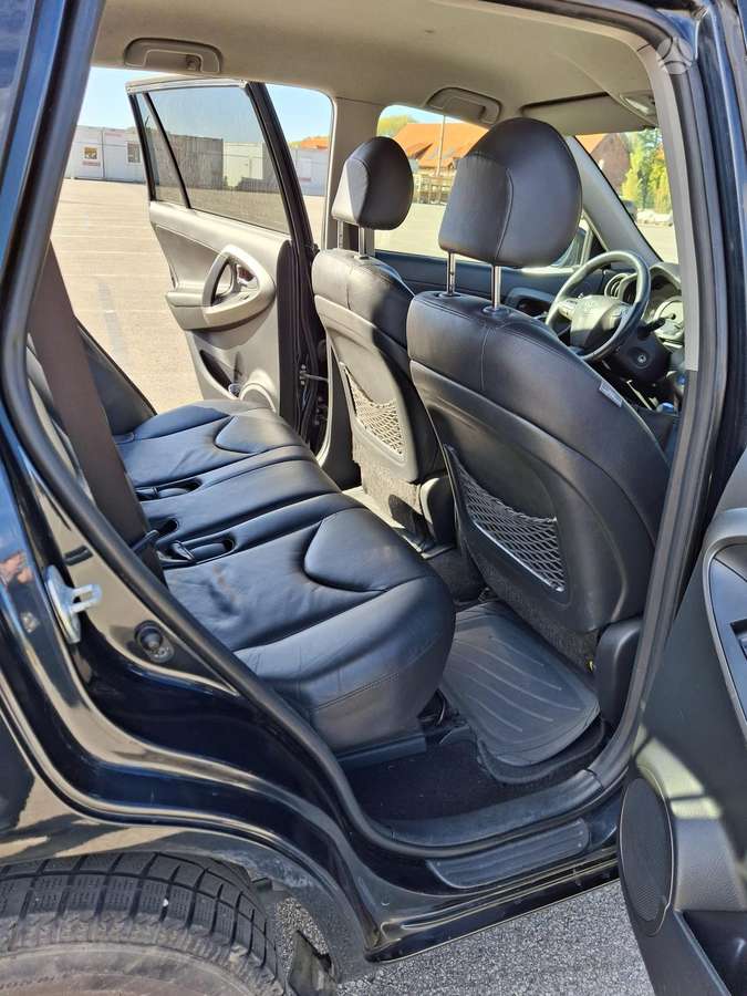 Toyota RAV4 - 11