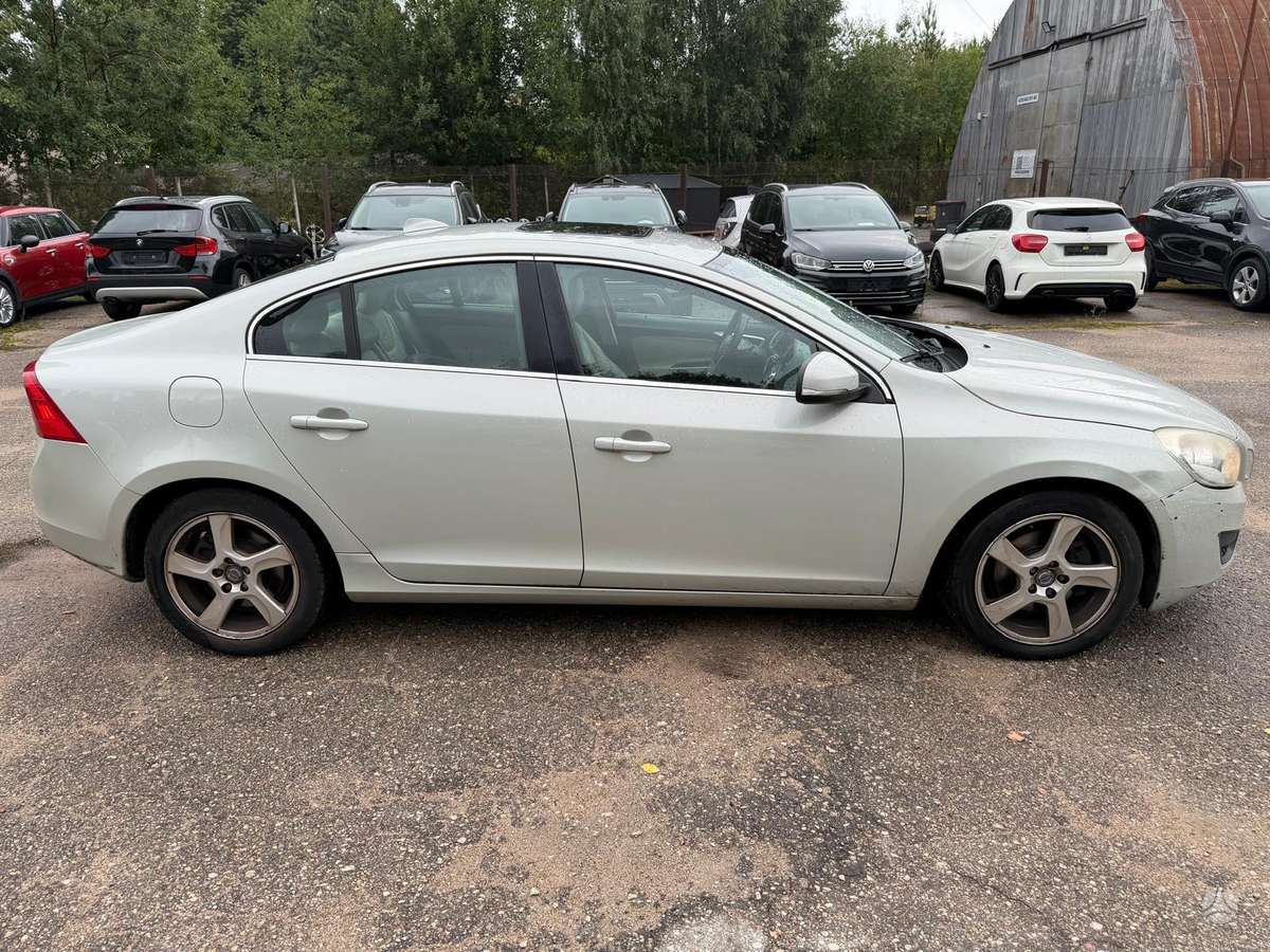 Volvo S60, 2.0 l., Седан