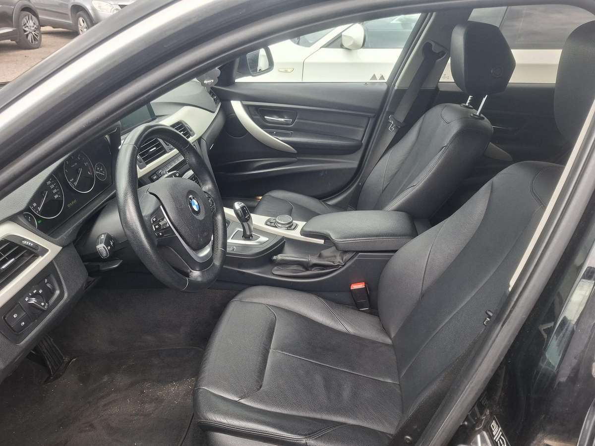 BMW 320, universalas