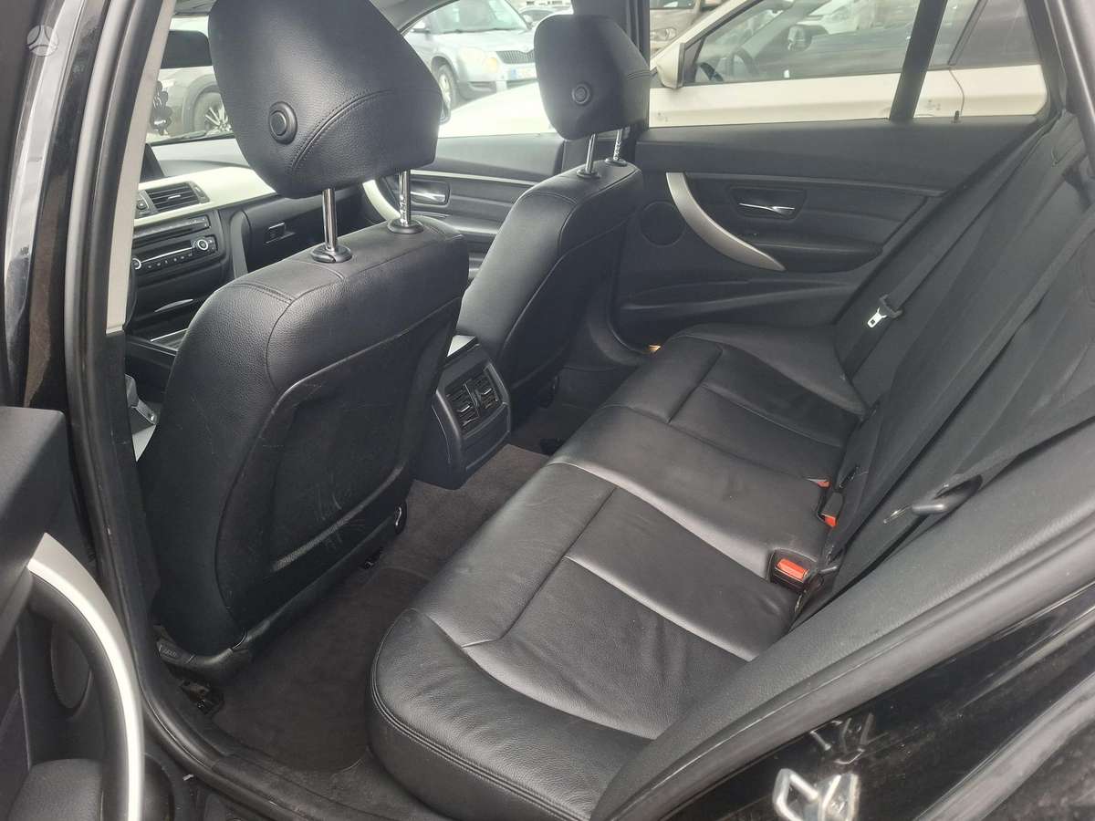 BMW 320, universalas