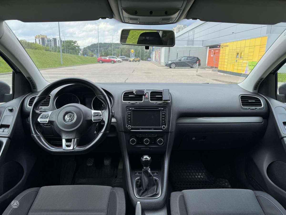 Volkswagen Golf - 6