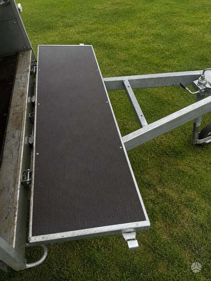 Respo, passenger car trailers