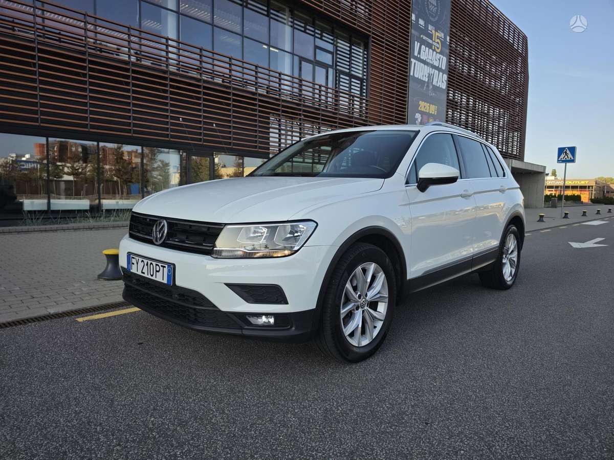 Volkswagen Tiguan - 1