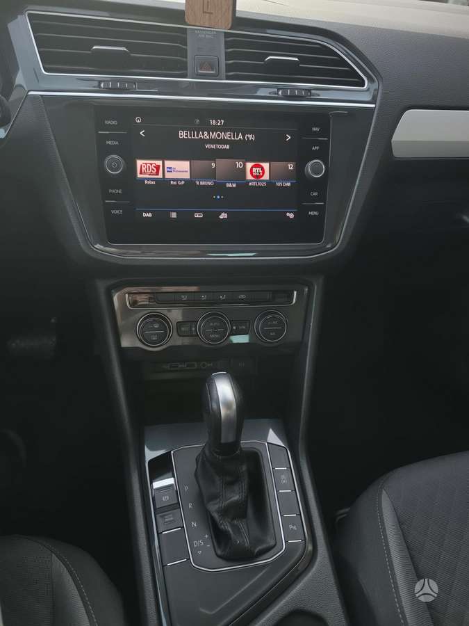 Volkswagen Tiguan - 9