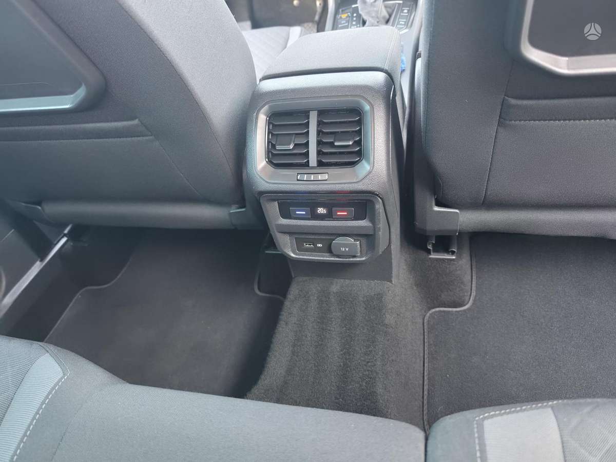 Volkswagen Tiguan - 10