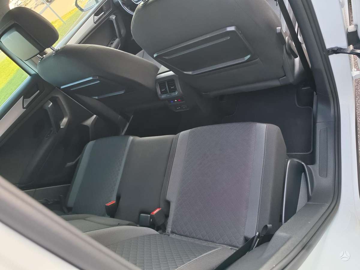 Volkswagen Tiguan - 12