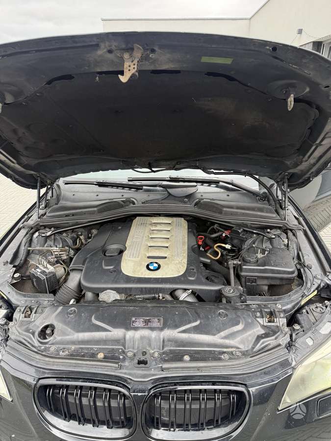 BMW 525, 2.5 l., Седан
