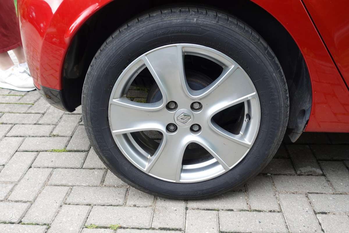 Renault Clio - 11