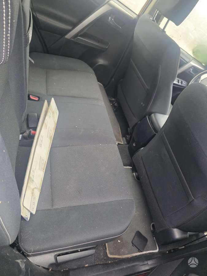 Toyota RAV4 - 10