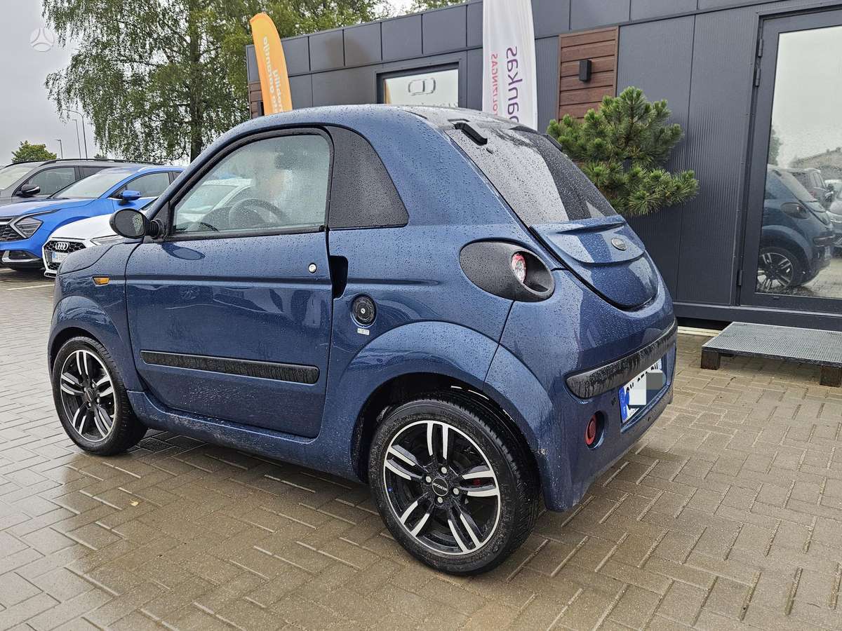 Microcar DUE, hatchback