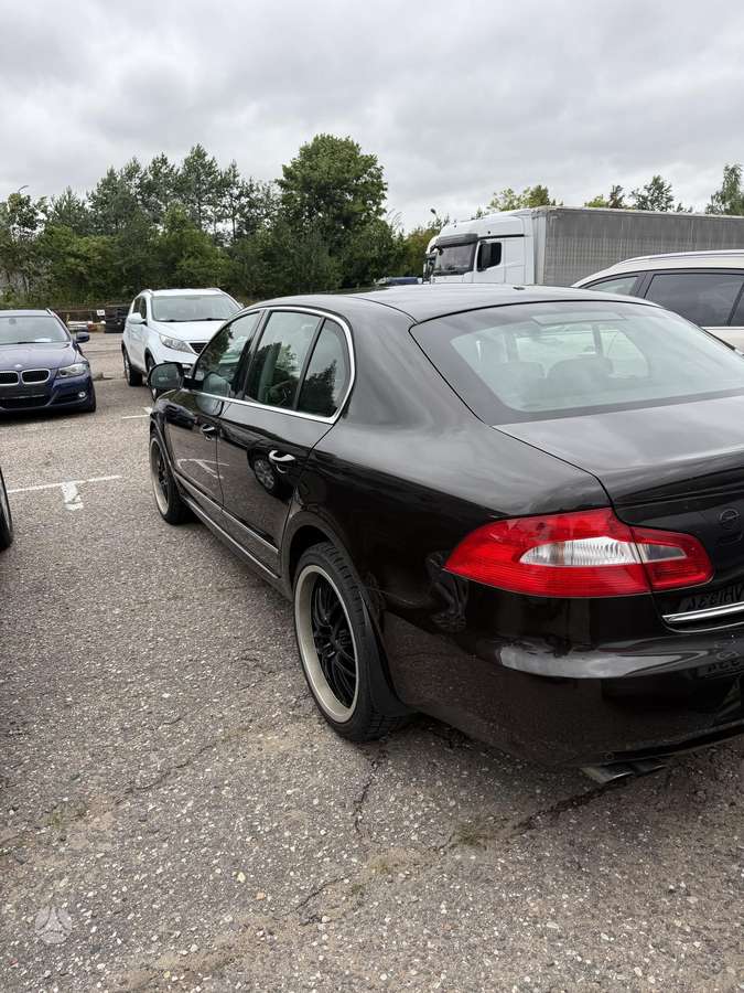 Skoda Superb, 2.0 l., Седан