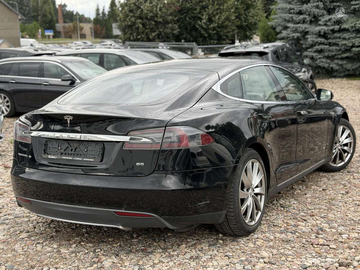 Tesla Model S, hečbekas