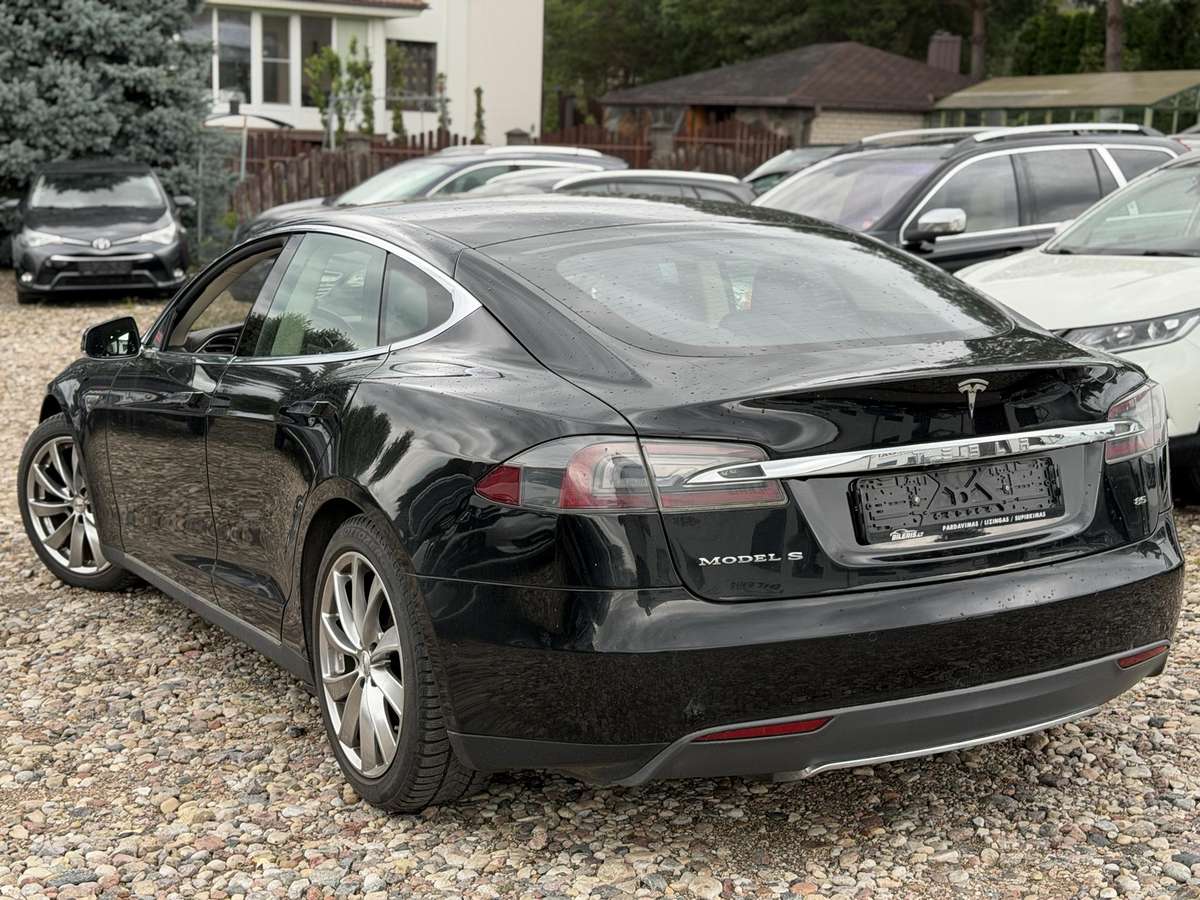 Tesla Model S, hečbekas