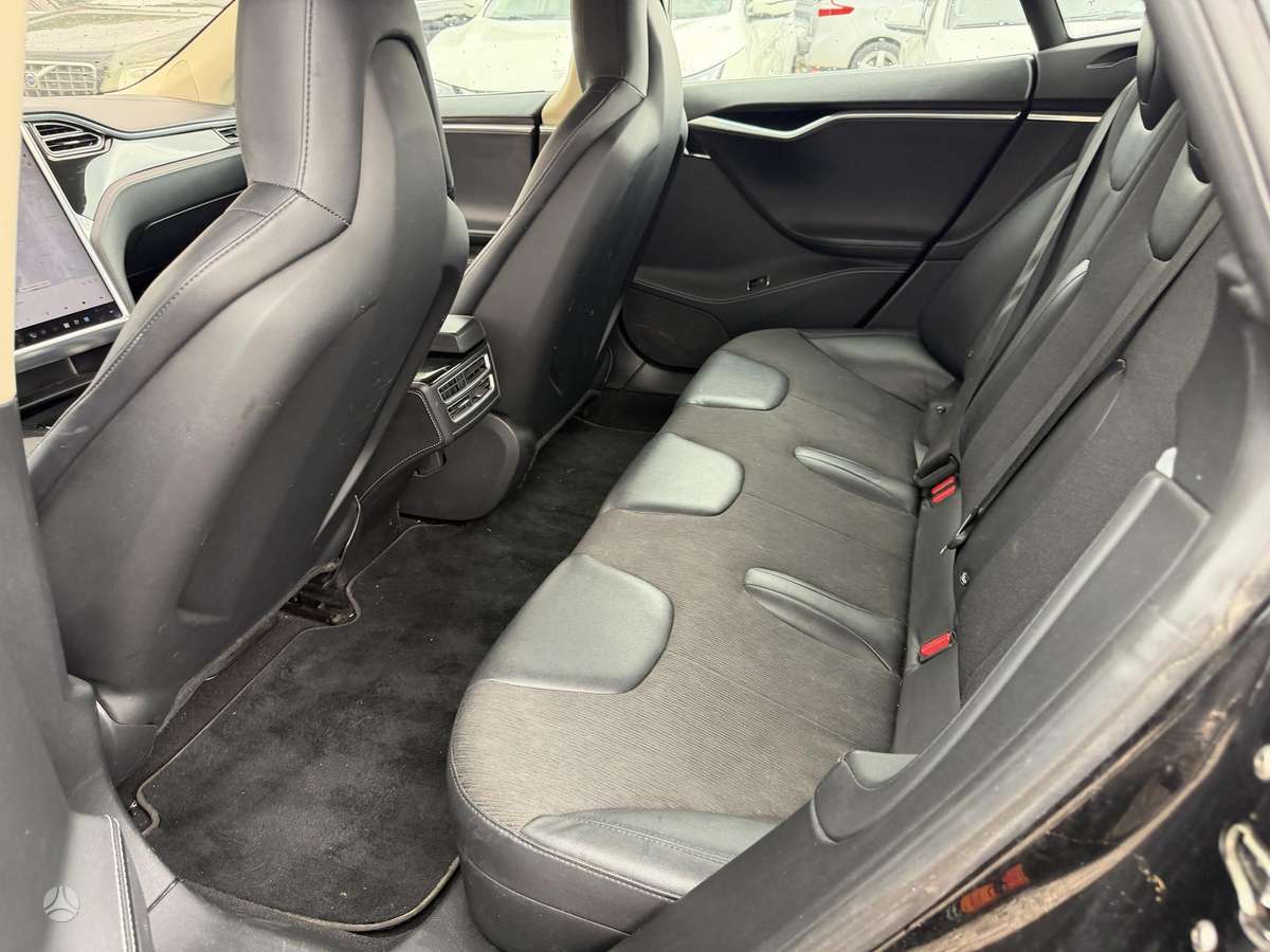 Tesla Model S, hečbekas
